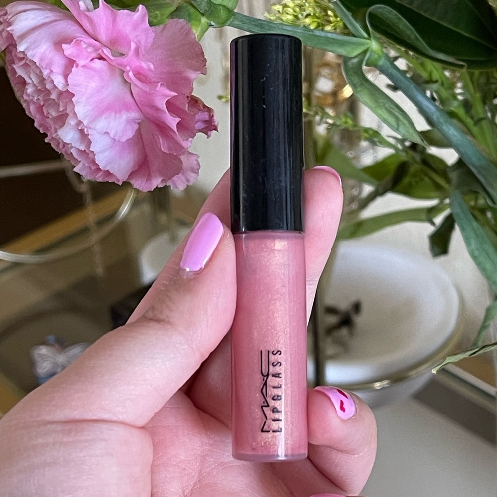 MAC Lipglass in Nymphette